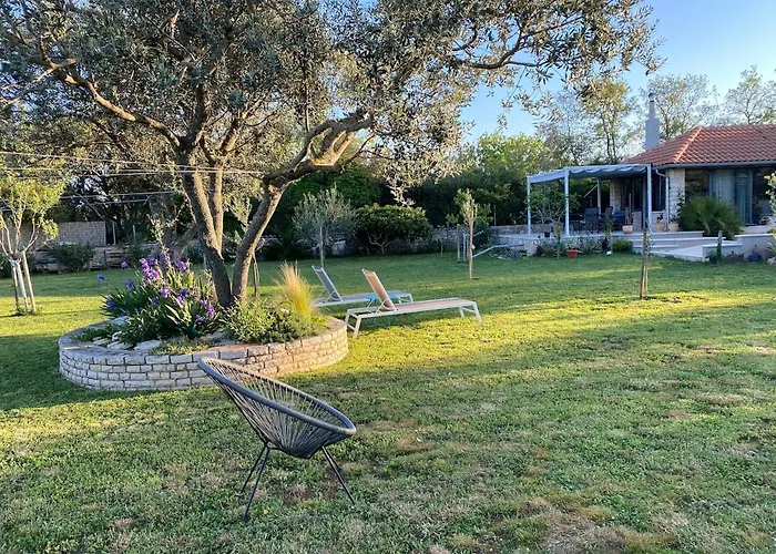 Haus Oliveto 펜션 *